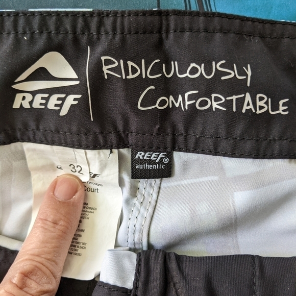 Reef multi-color geo print board shorts, 32 waist Beach Vacation - Picture 3 of 7